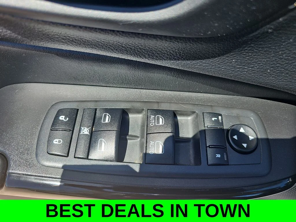 Used 2021 Silver Jeep Latitude Plus image 26