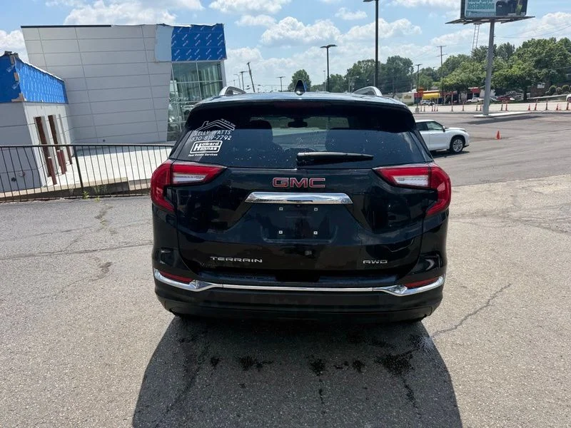 Used 2022 Black GMC SLT image 7