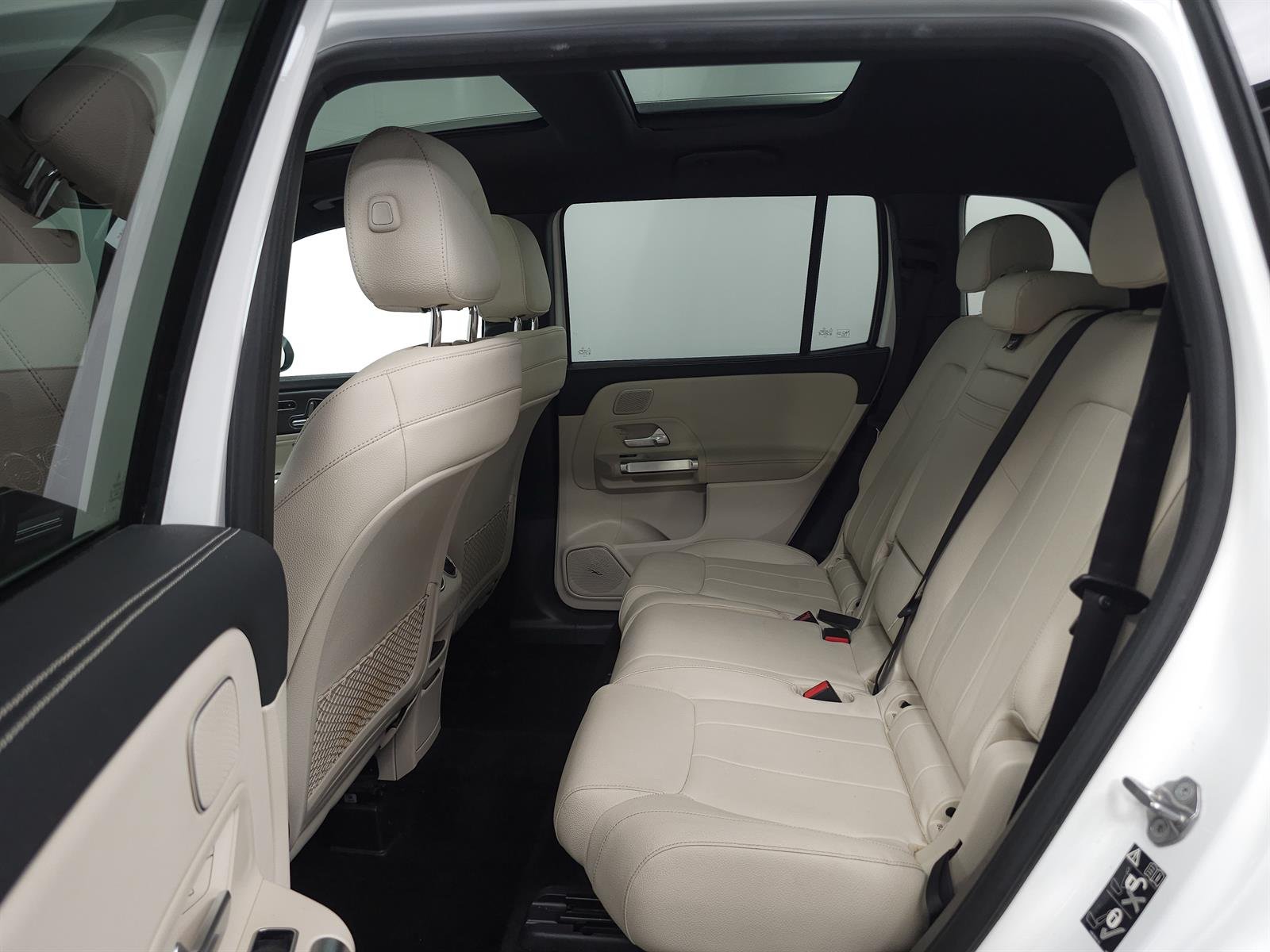 Used 2021 White Mercedes-Benz GLB 250 image 5