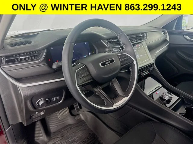 Used 2023 Red Jeep Laredo X image 9