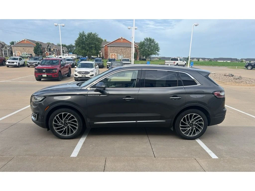 Used 2019 Magnetic Gray Metallic Lincoln Reserve image 5