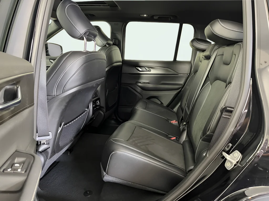 Used 2023 Black Jeep Altitude X image 20