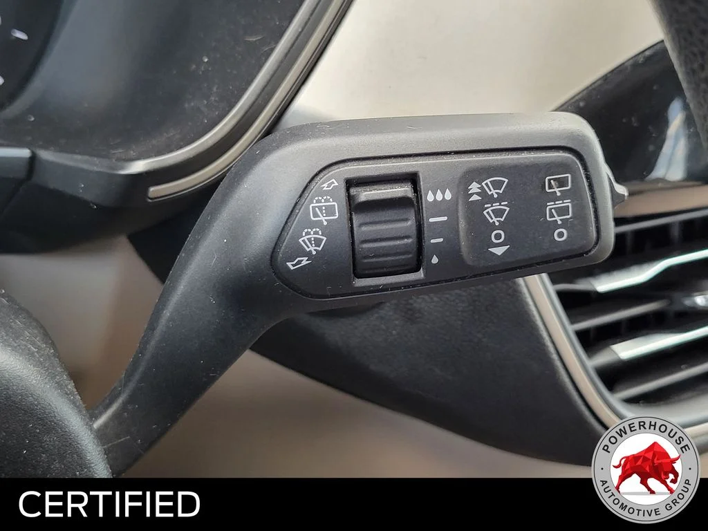 Used 2020 Red Ford SE image 32