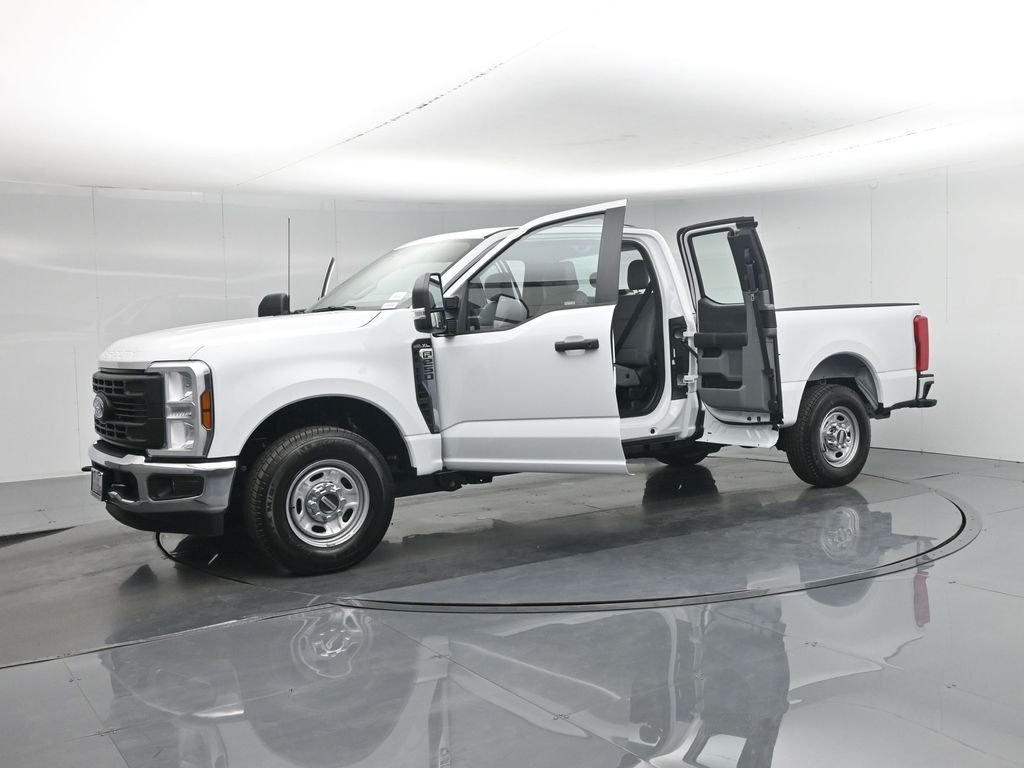 New 2026 Oxford White Ford XL image 5