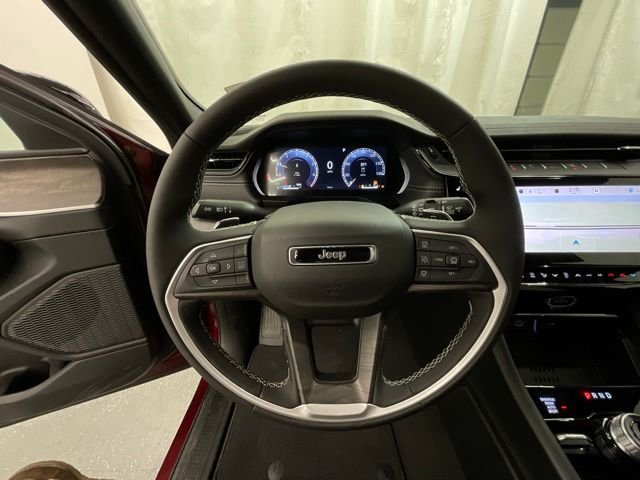New 2026 Velvet Red Pearl-Coat Exterior Paint Jeep Laredo Altitude image 11