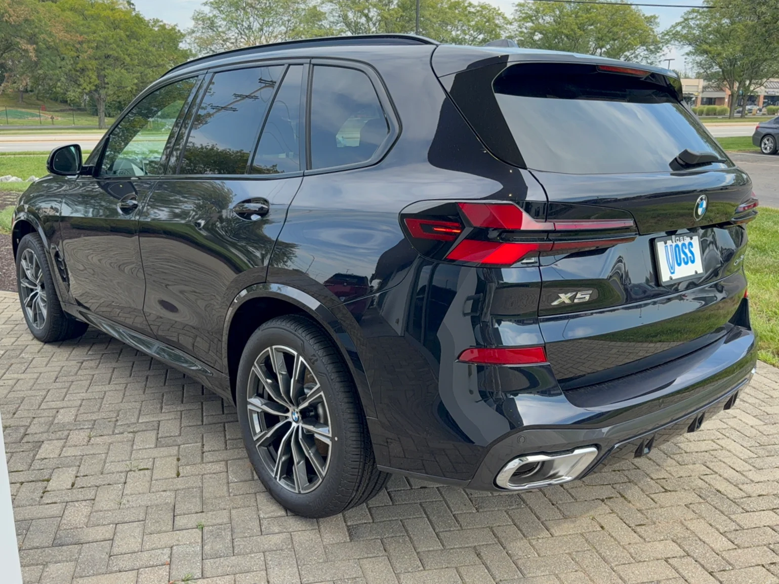 New 2026 Carbon Black Metallic BMW xDrive40i image 8