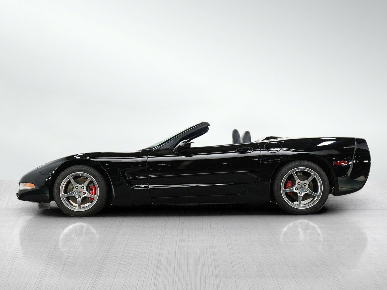 Used 2004 Chevrolet Corvette Base with VIN 1G1YY32G845116989 for sale in Minneapolis, Minnesota