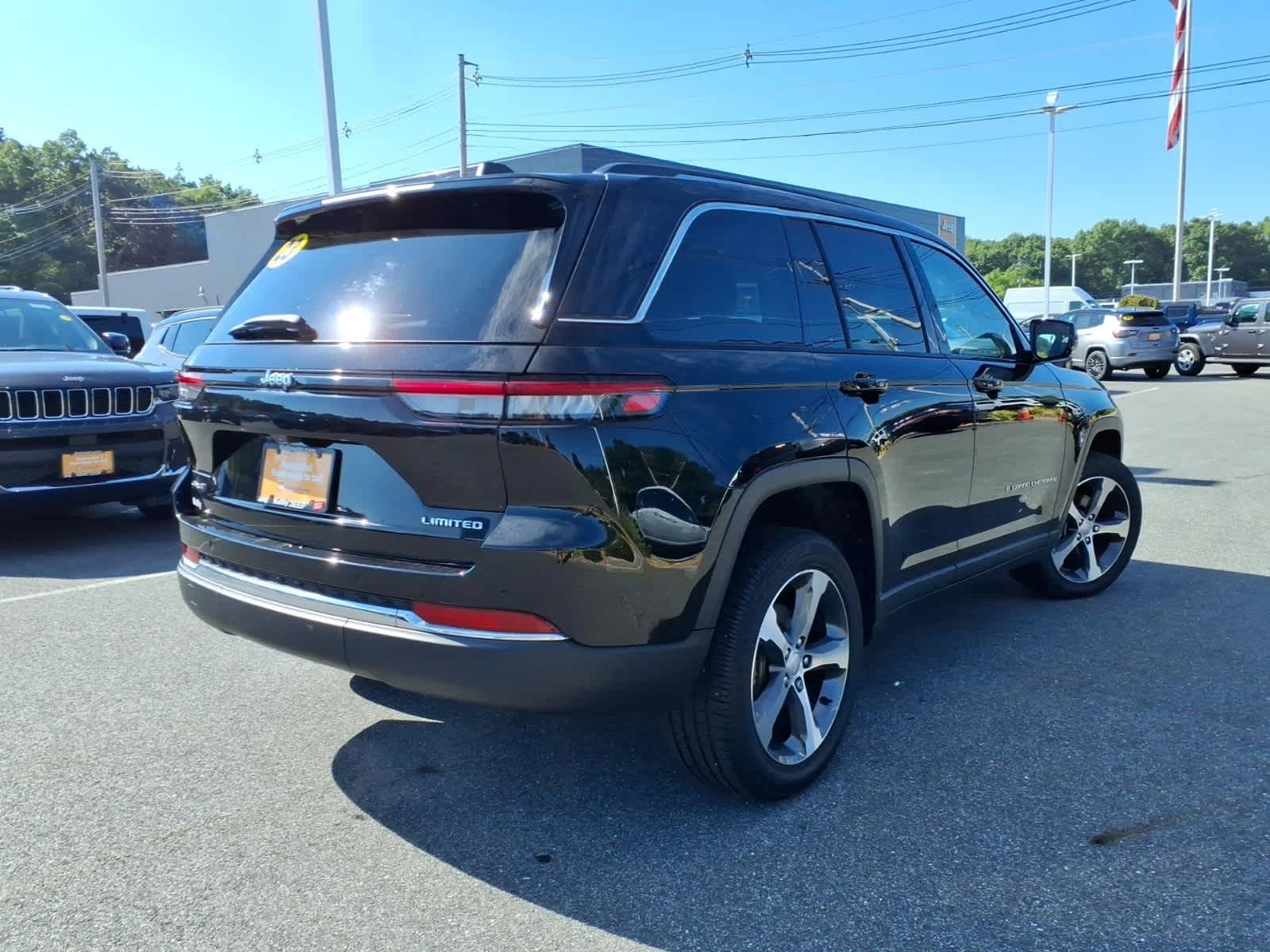 Certified Used 2023 Diamond Black Crystal Pearlcoat Jeep Limited image 7