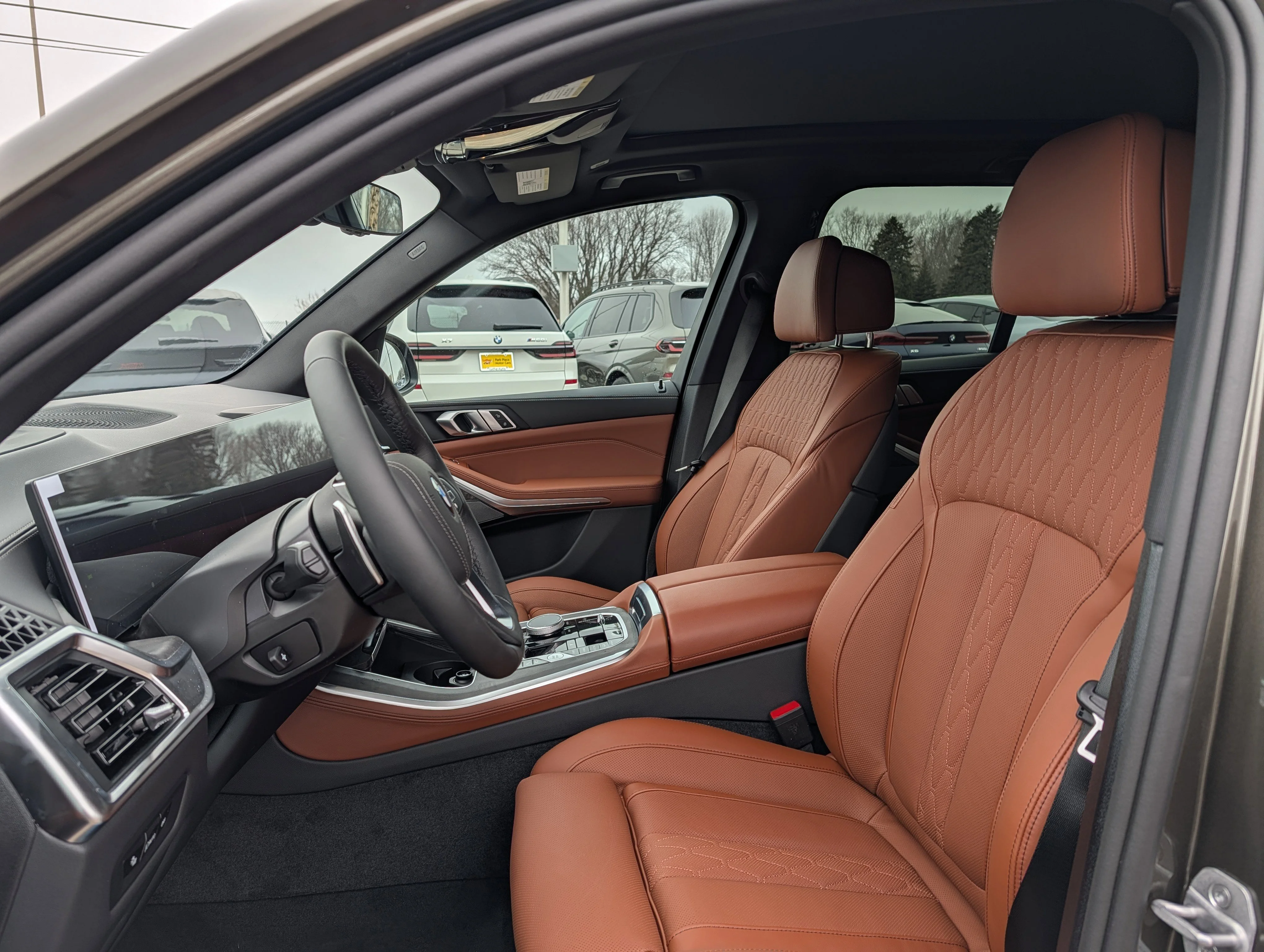 New 2026 Manhattan Green Metallic BMW xDrive50e image 5