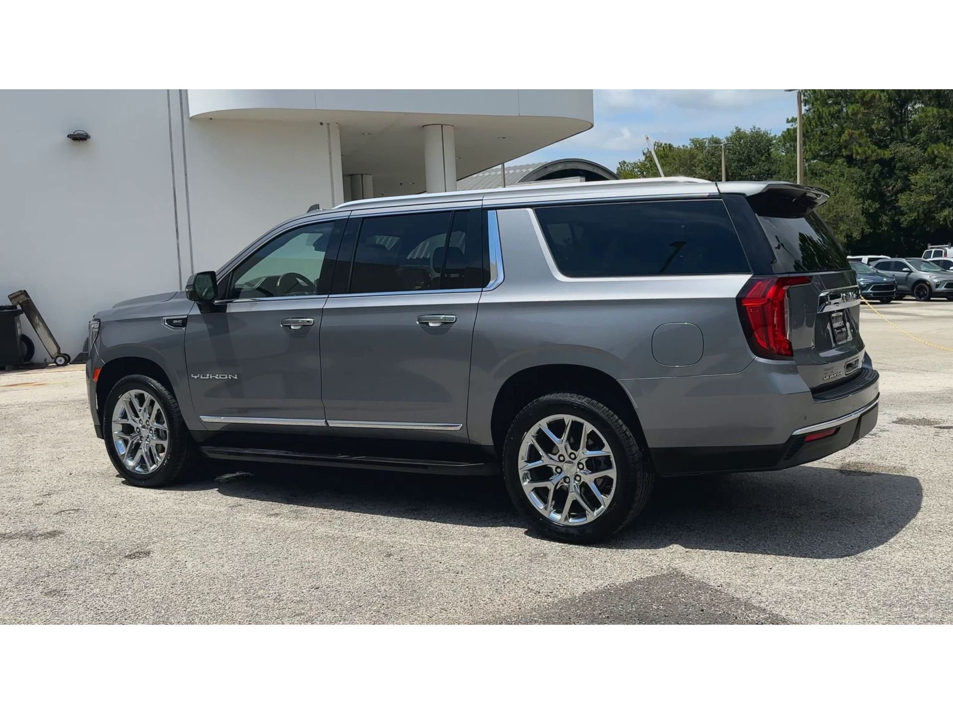 2022 GMC Yukon XL SLT - Photo 6