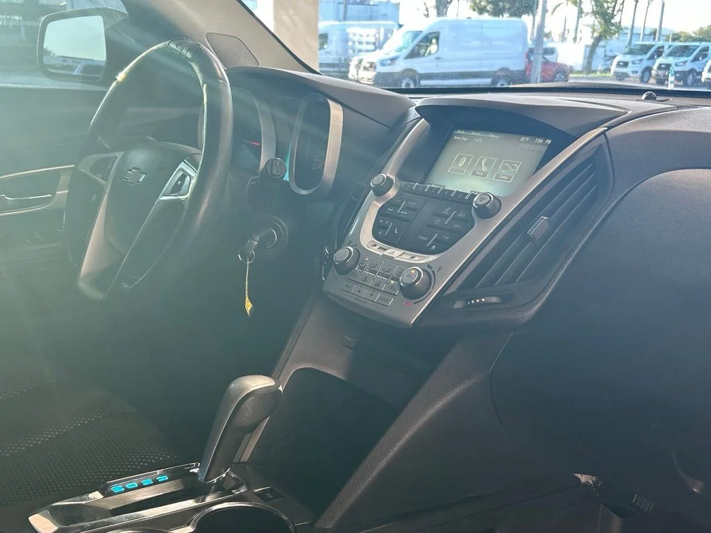 Used 2015 Blue Velvet Metallic Chevrolet LT image 23