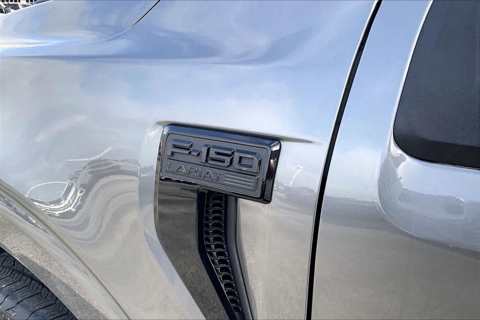 Used 2025 Carbonized Gray Metallic Ford LARIAT image 9