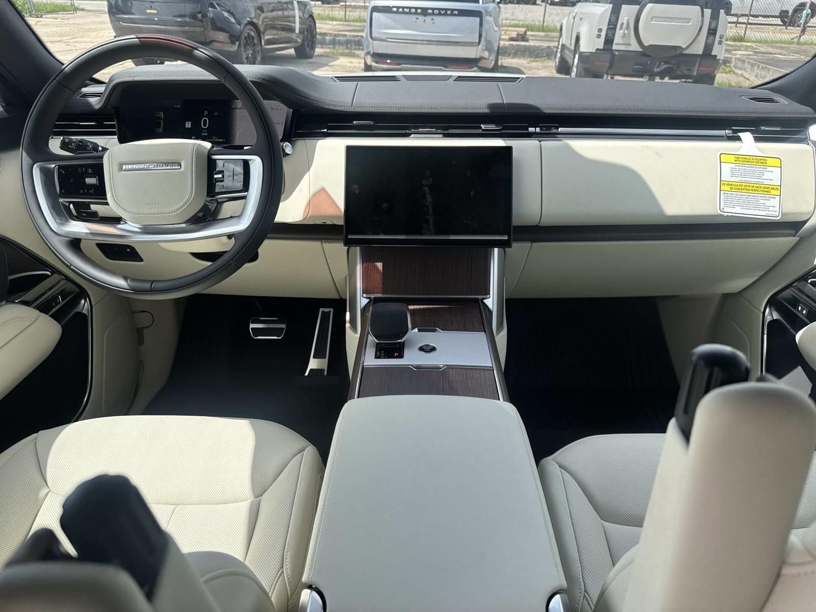 New 2026 Ostuni Pearl White LAND ROVER SE PHEV image 9