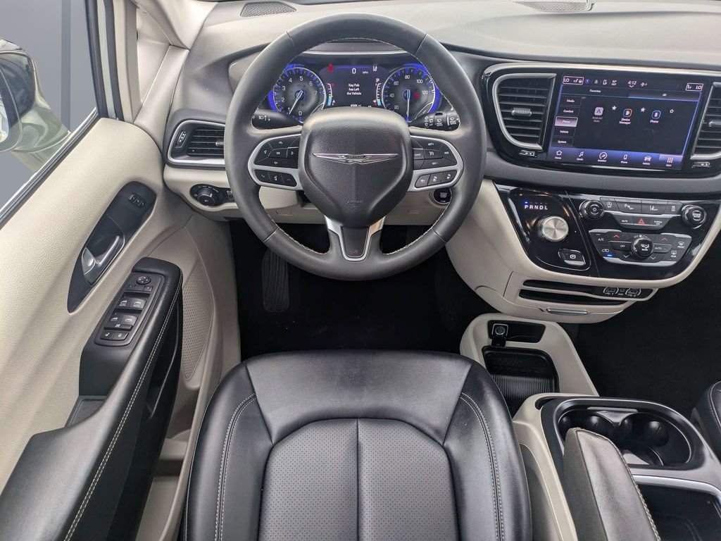 Used 2024 Silver Chrysler Touring L image 17