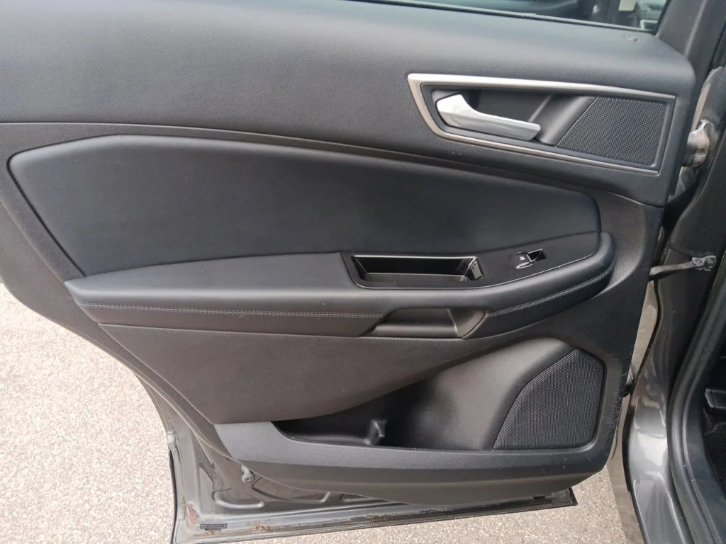Used 2017 Magnetic Ford SEL image 32