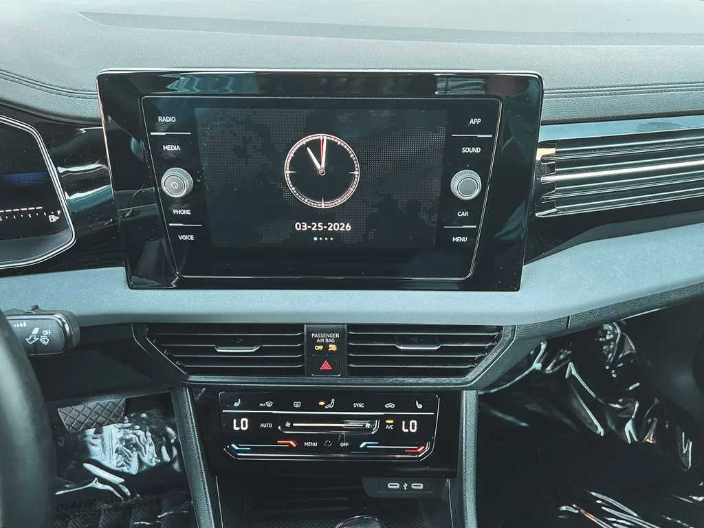 2025 Volkswagen Jetta SE - Photo 13