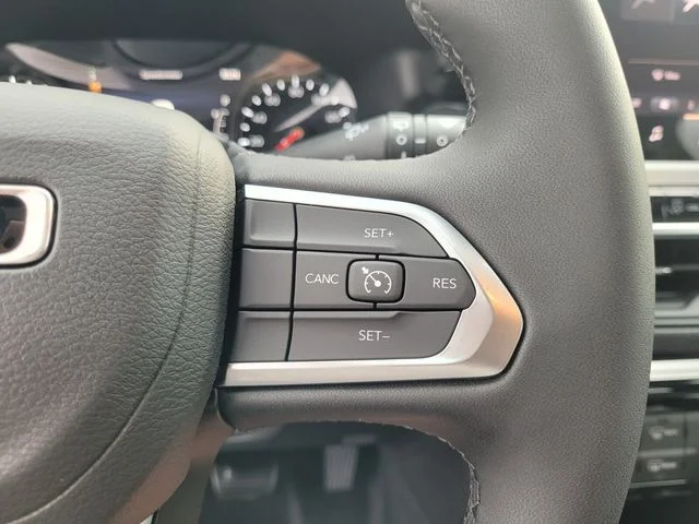 New 2026 Red Hot Pearlcoat Jeep Latitude image 29
