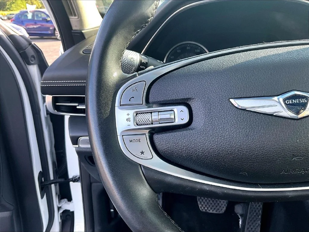 Used 2021 White Genesis 2.5T image 16