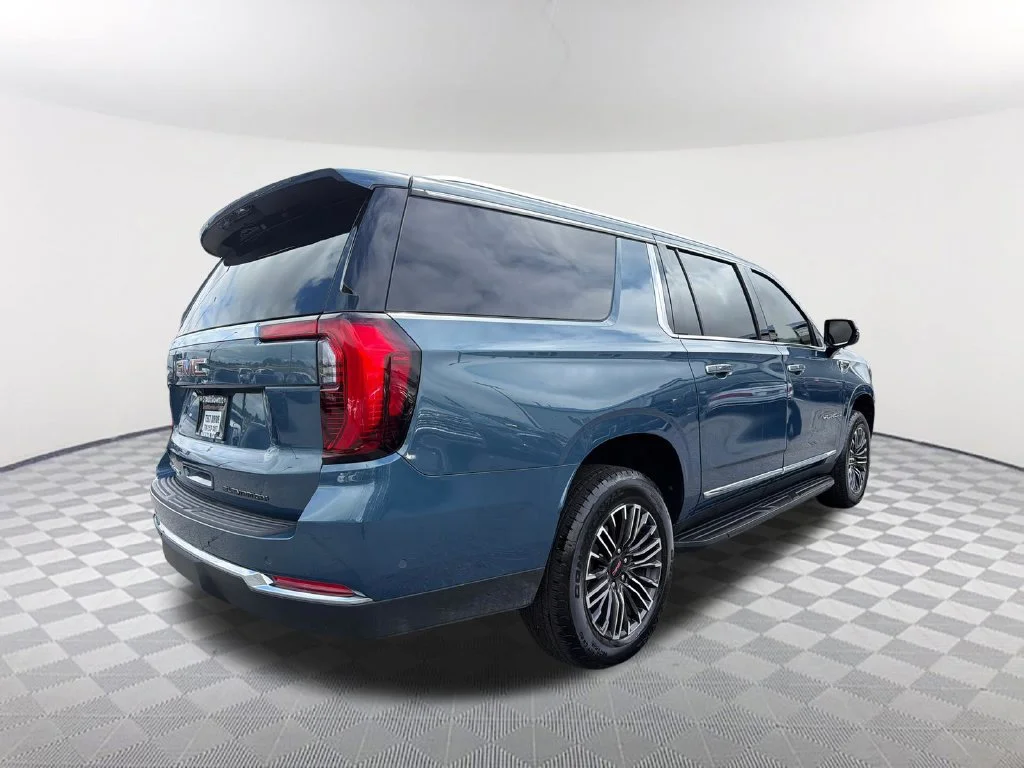 Used 2025 Blue GMC Elevation image 5