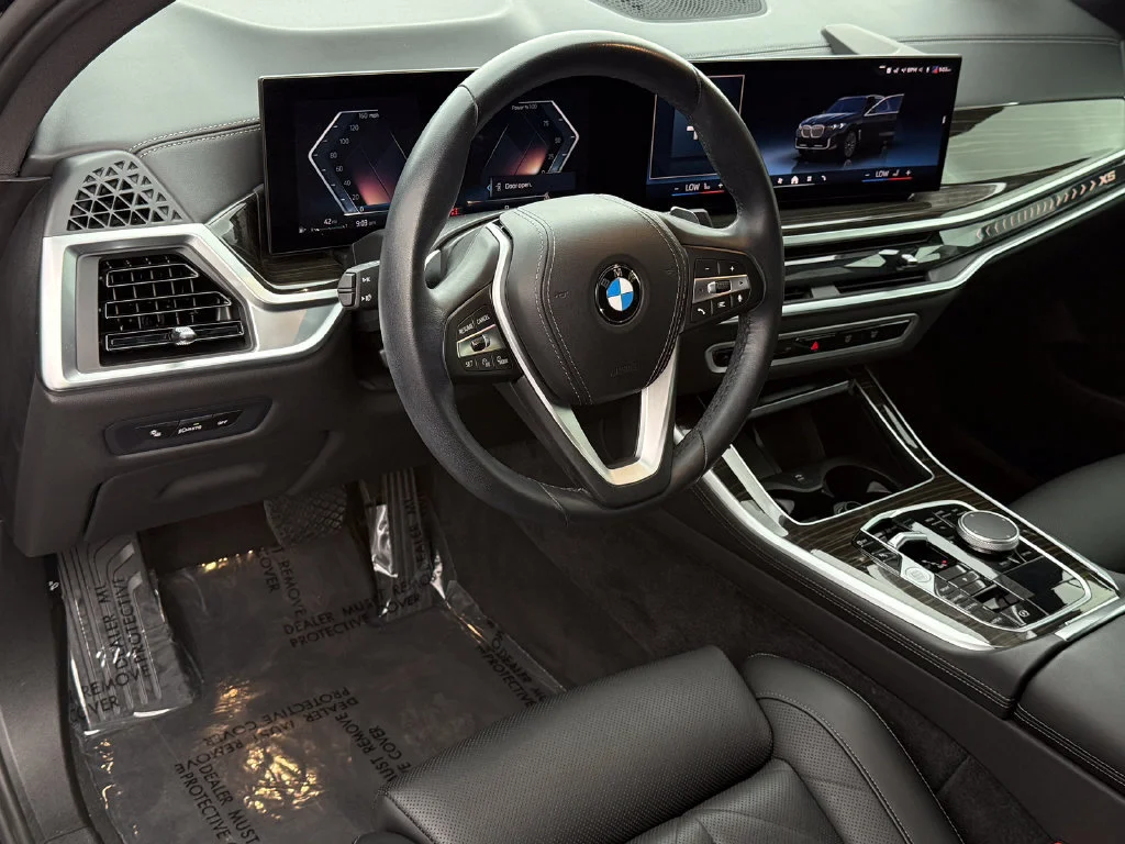 Used 2024  BMW sDrive40i image 25