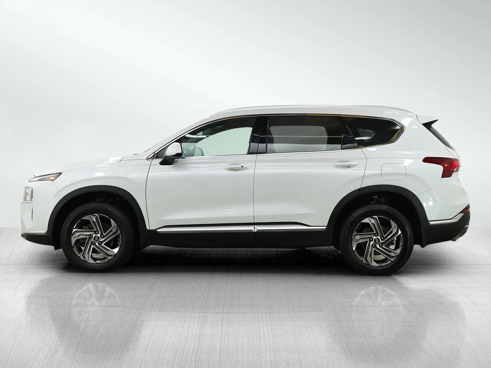 Used 2022 Hyundai Santa Fe SEL with VIN 5NMS2DAJ7NH436319 for sale in Burnsville, Minnesota