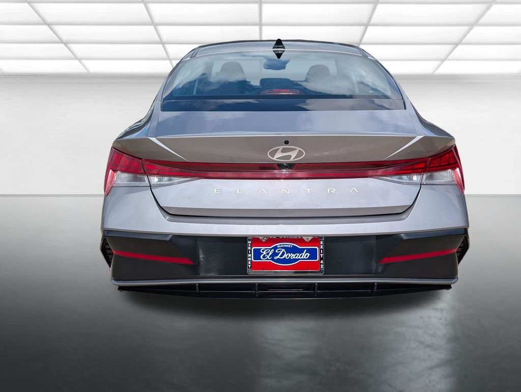 Used 2025 Silver Hyundai SEL Convenience image 28