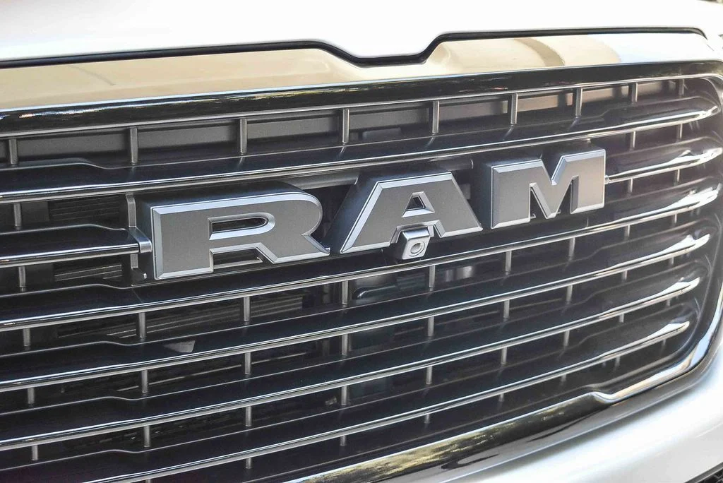 New 2026 Ivory White Tri-Coat Pearl-Coat Exterior Paint RAM Laramie image 9