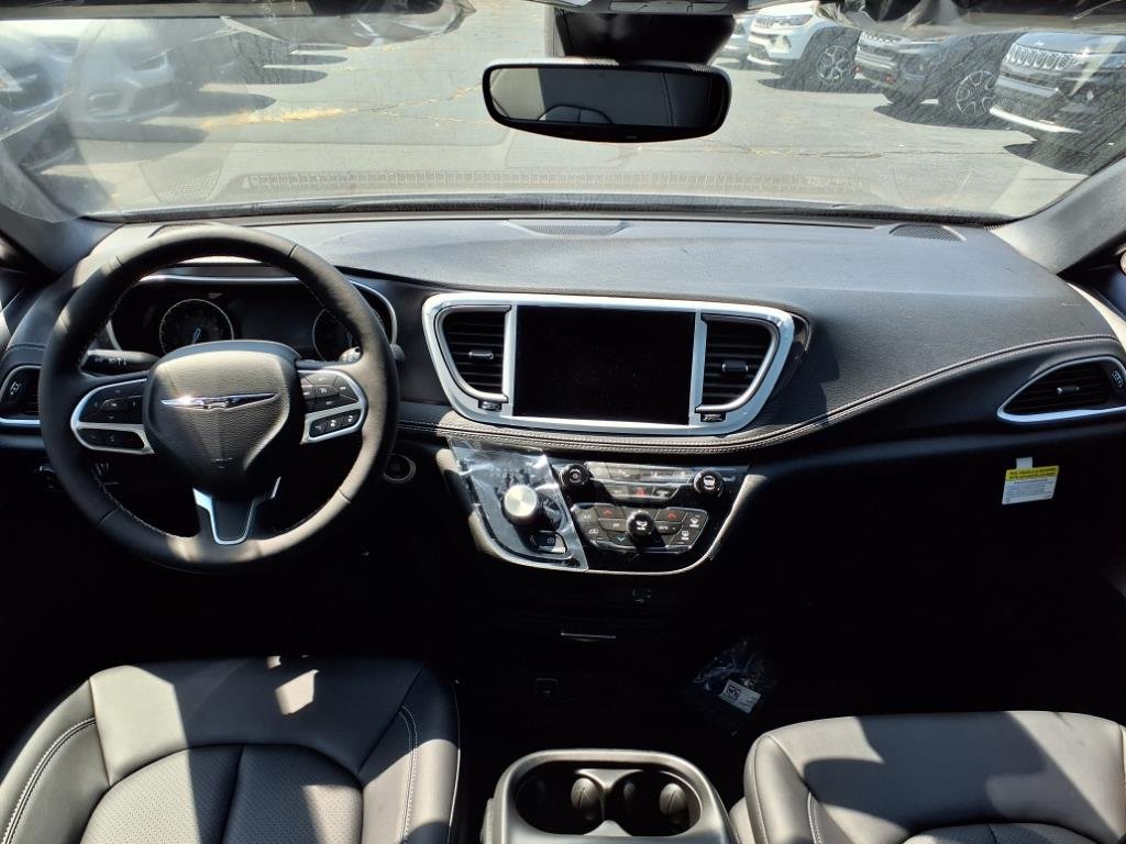 2026 Chrysler Pacifica Select - Photo 12