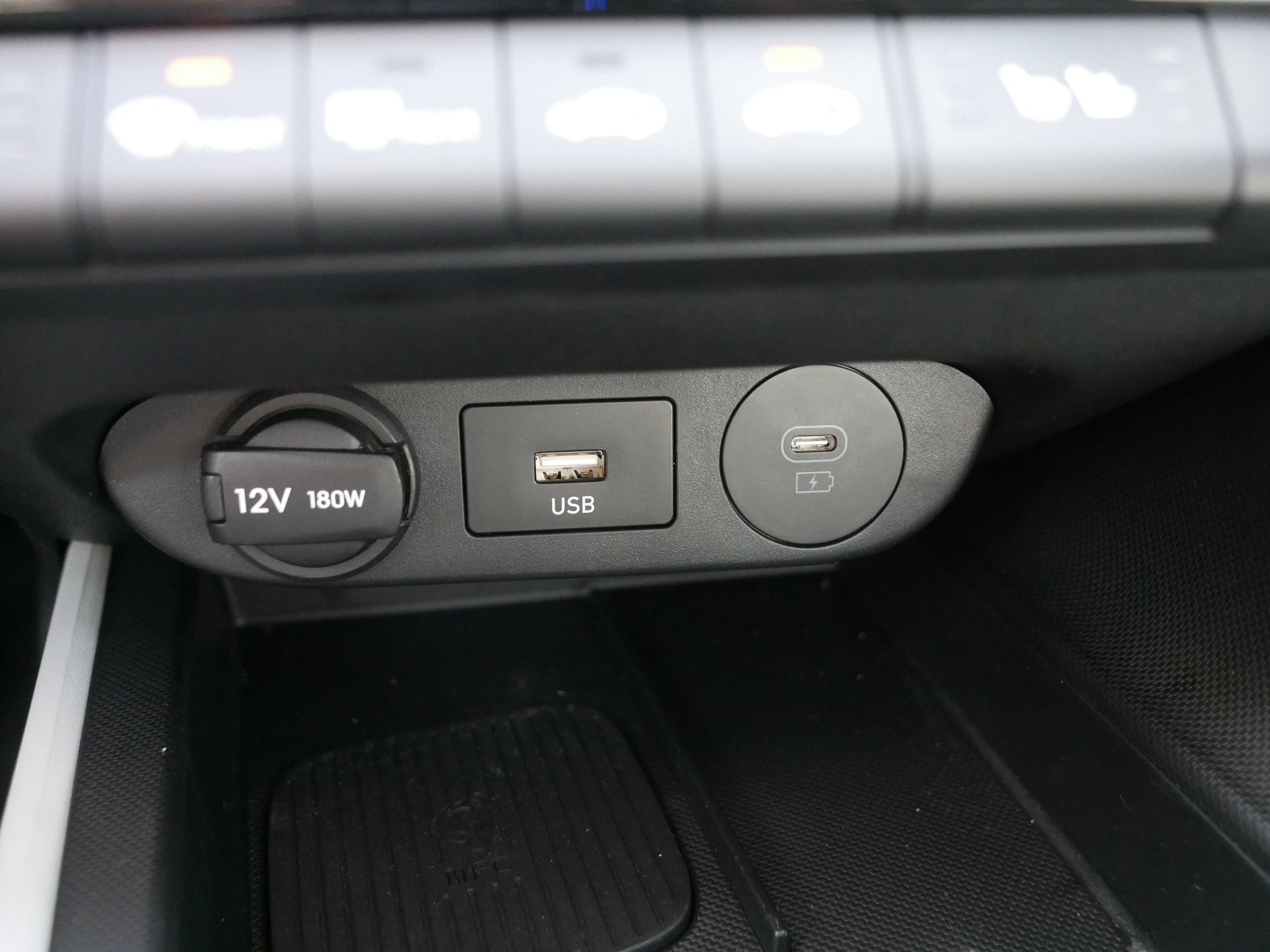 2026 Hyundai Elantra Limited - Photo 33
