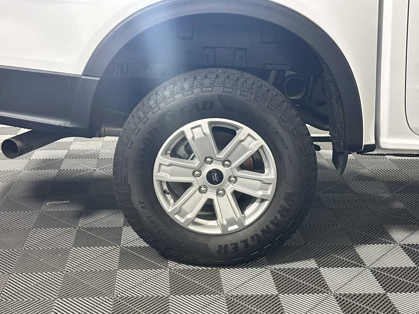 New 2025 Oxford White Ford XL image 22