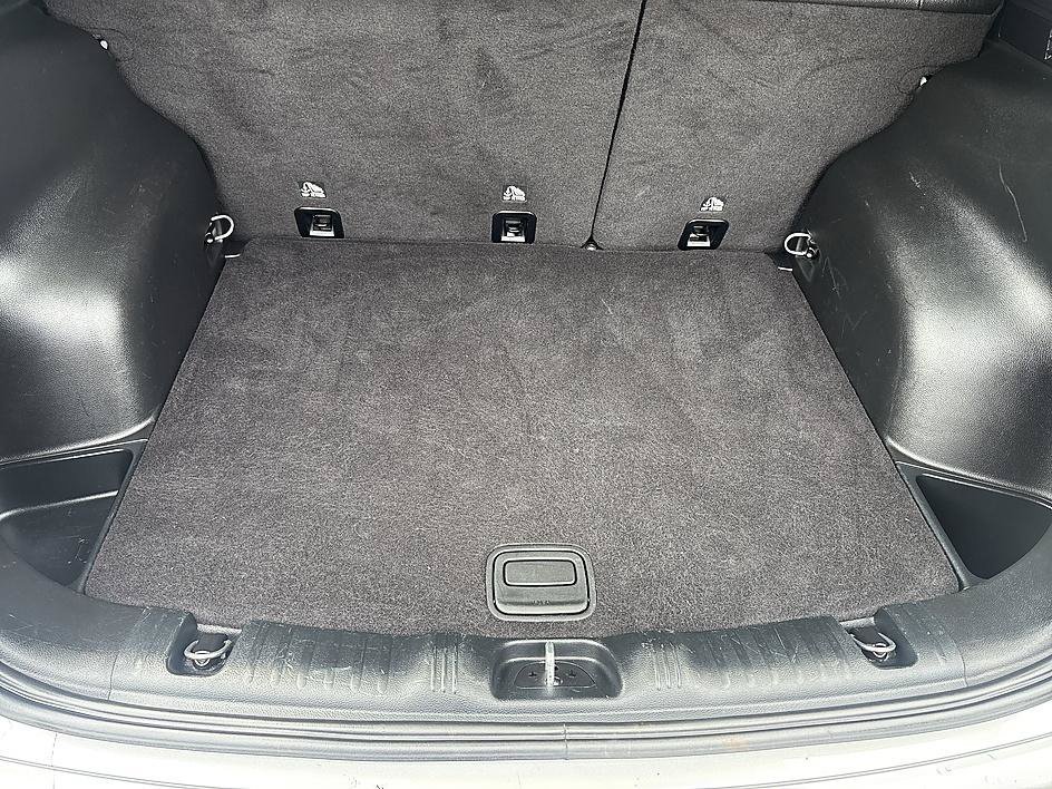 Used 2024 Silver Zynith Metallic Clearcoat Jeep Latitude image 21