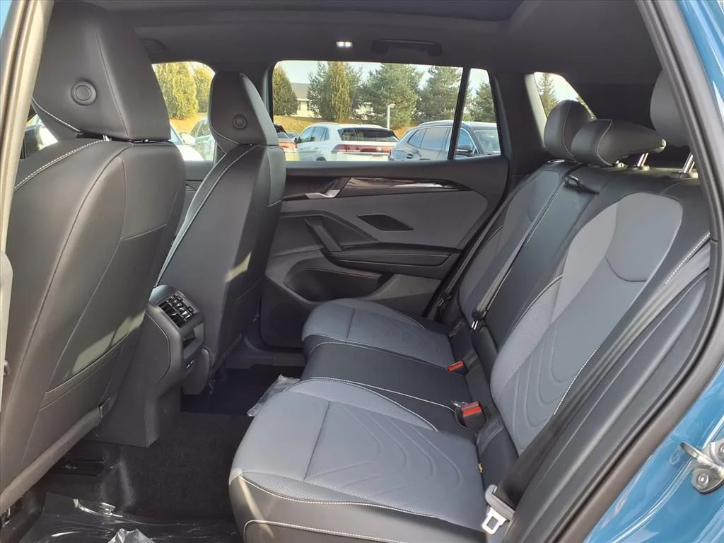 New 2026 Monterey Blue with Deep Black Roof Volkswagen 2.0T SE R-Line Black image 19