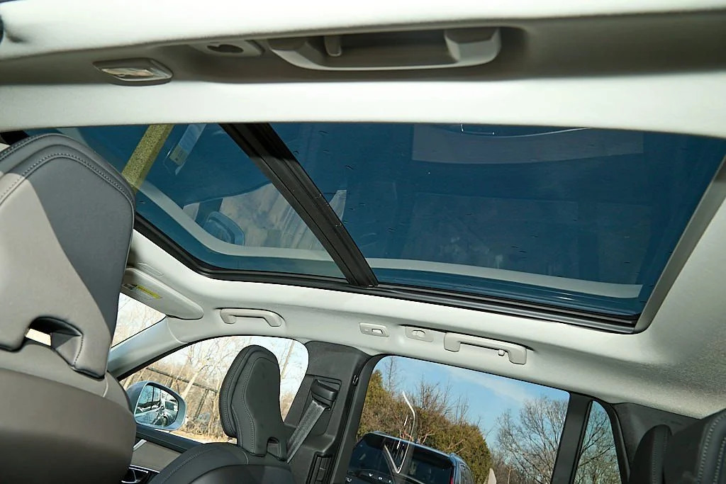 New 2026 Aurora Silver Volvo Plus image 23