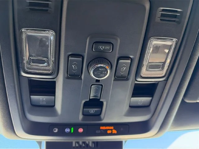Used 2025 White Frost Tricoat GMC Denali Ultimate image 35