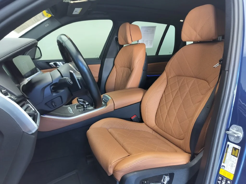 Certified Used 2023 Blue BMW xDrive40i image 9