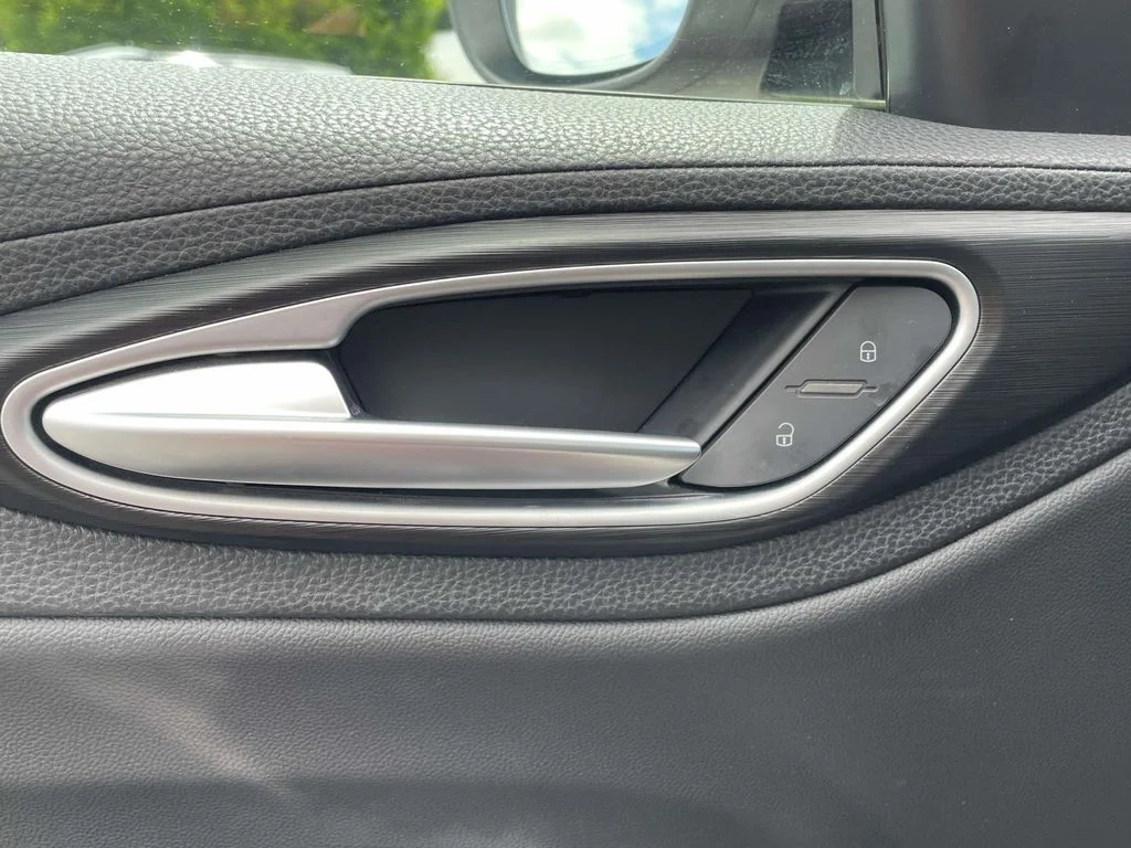 Used 2017 Red Metallic Alfa Romeo Base image 33