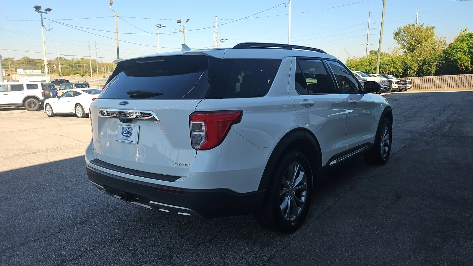 Used 2021 Star White Metallic Tri-Coat Ford XLT 4WD image 5