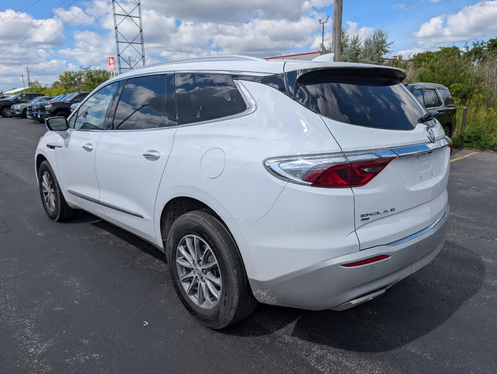 Used 2024 Summit White Buick Essence image 6