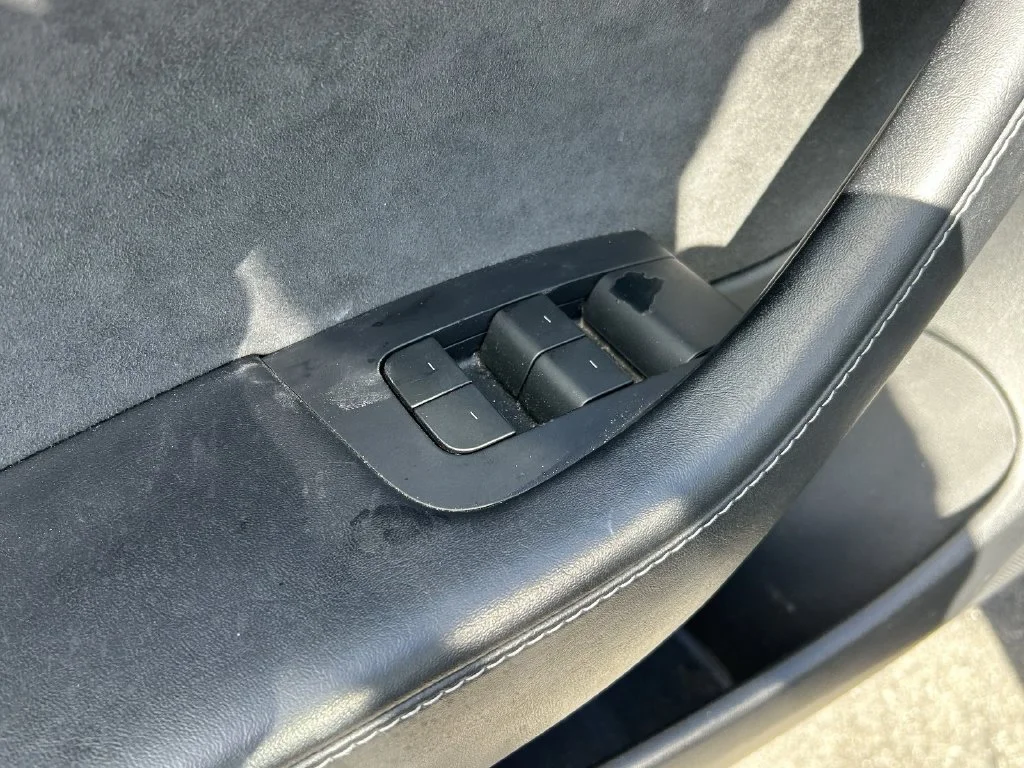 Used 2023  Tesla Base image 21