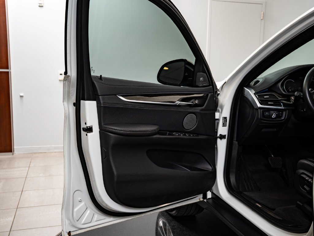 Used 2019 Mineral White Metallic BMW xDrive35i image 28