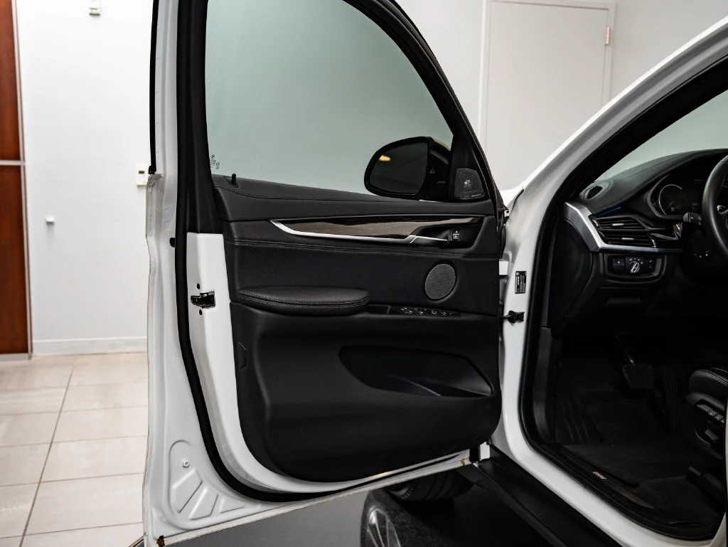 Used 2019 Mineral White Metallic BMW xDrive35i image 28