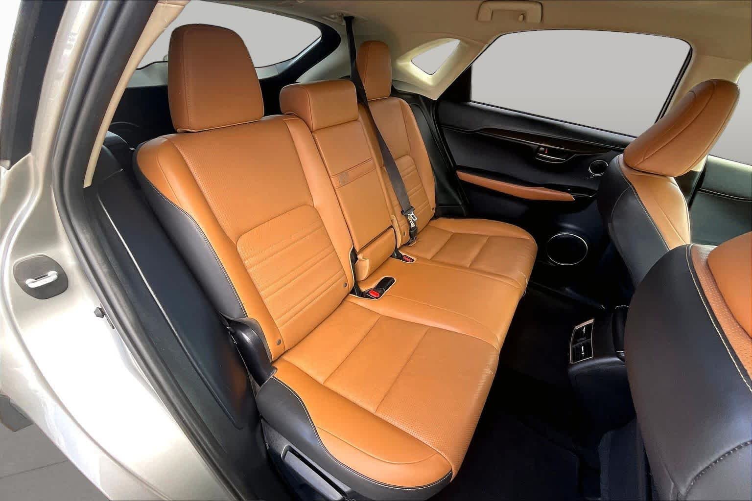 Used 2018 Atomic Silver Lexus  image 19