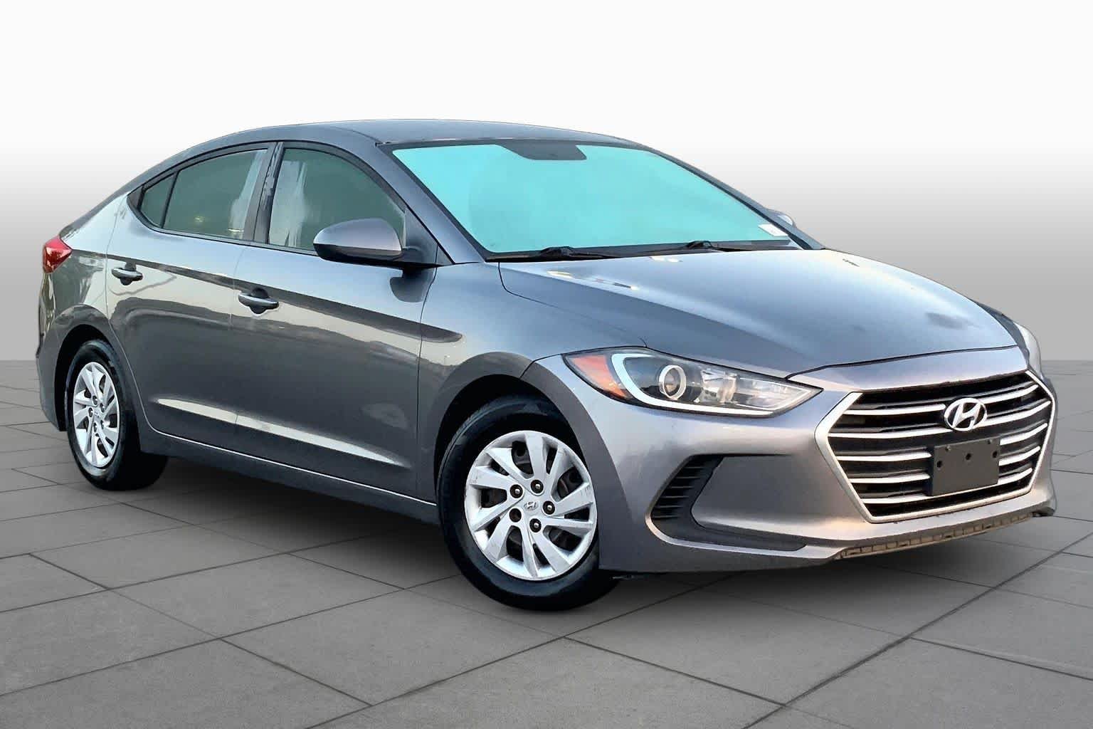 Used 2018 Machine Gray Hyundai SE image 3