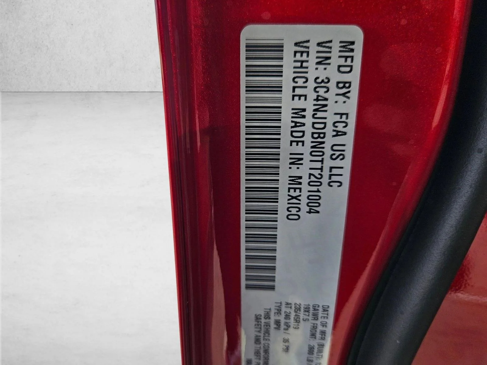 New 2026 Red Hot Pearl-Coat Exterior Paint Jeep Latitude Altitude image 16