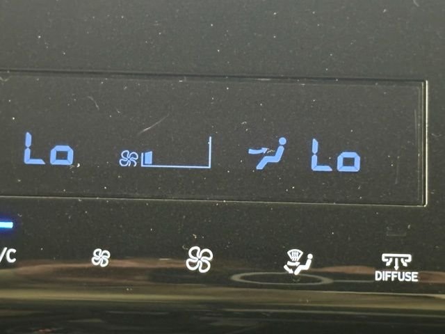 Used 2024 Gray Hyundai SEL image 23