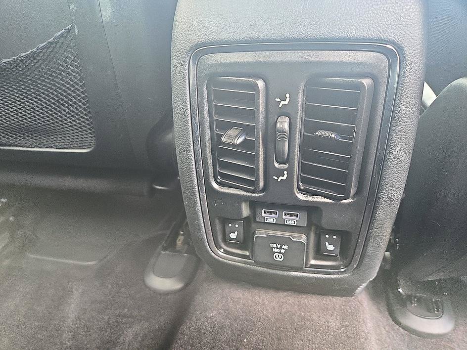 Used 2017 Granite Crystal Metallic Clearcoat Jeep Limited image 24