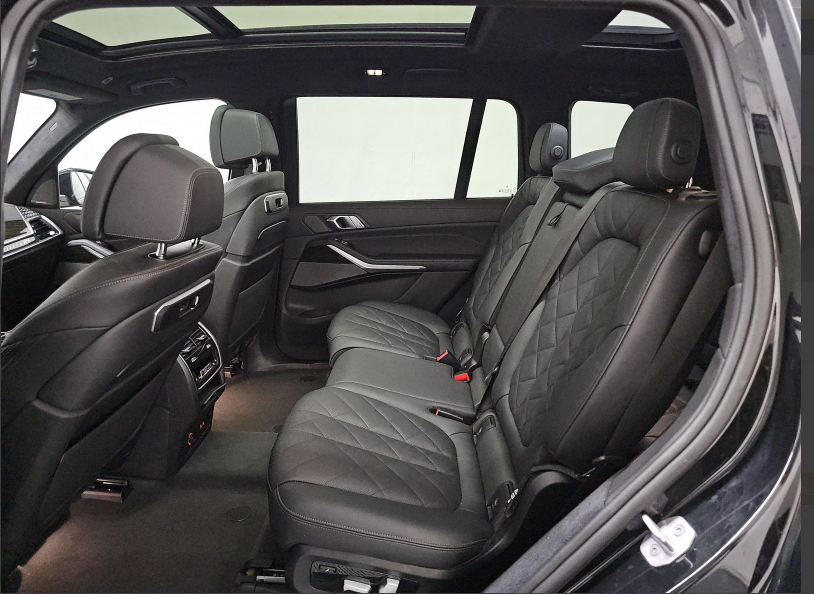 Used 2024 Black BMW xDrive40i image 4