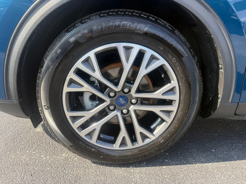 Used 2020 Green Metallic Ford SEL image 14