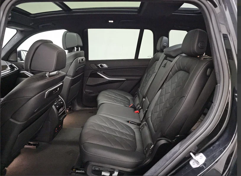 Used 2024 Black BMW xDrive40i image 4