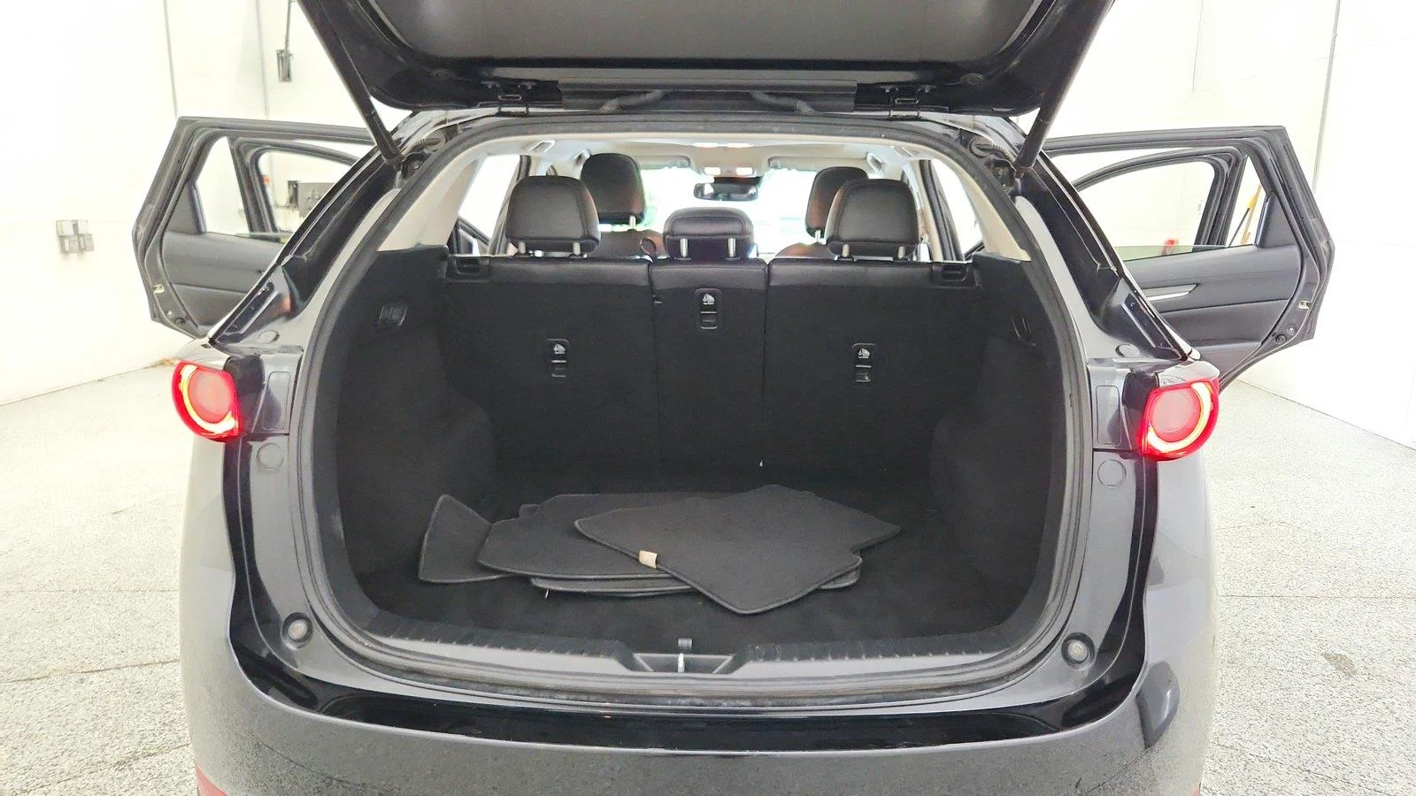 Used 2021 Jet Black Mica Mazda Grand Touring image 39